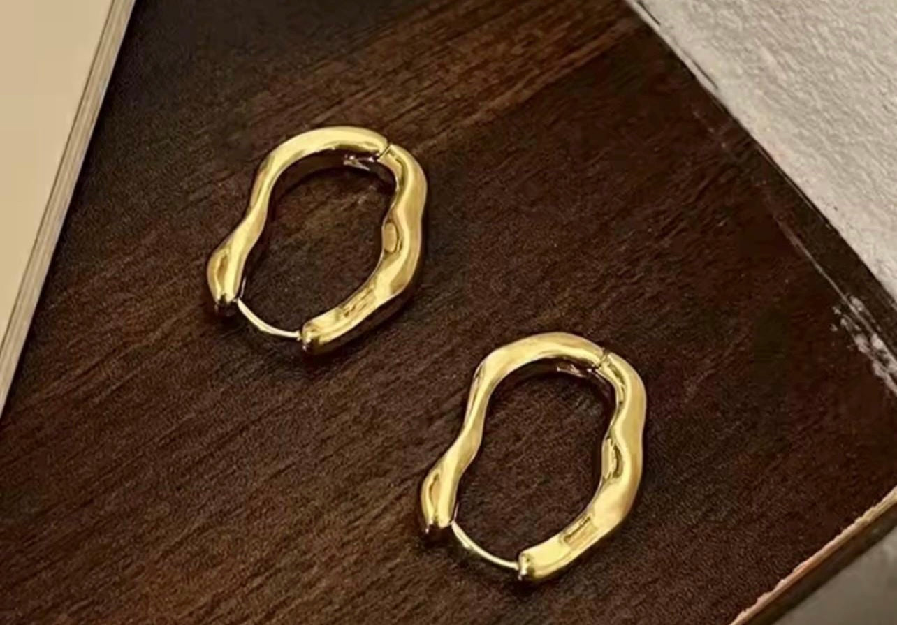 Wavy Hoops